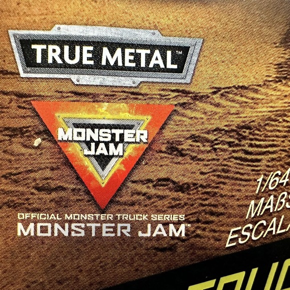 Monster Jam Blue Thunder 2 Pack Truck Series 3 with Exclusive Race Car 1:64 NEW - Picture 5 of 11